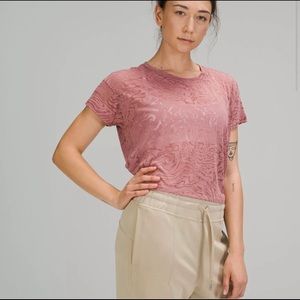 lululemon cates tee size 6